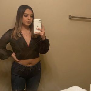 black crop tee